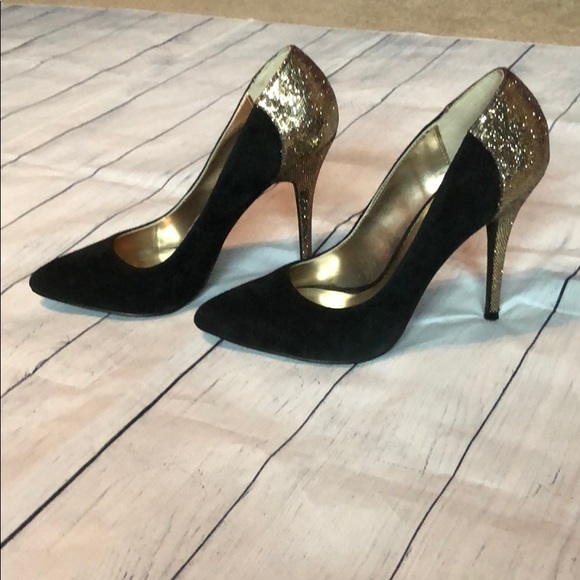 Steve Madden Shoes - Steve Madden Black Heels with Gold Sequin Backs
